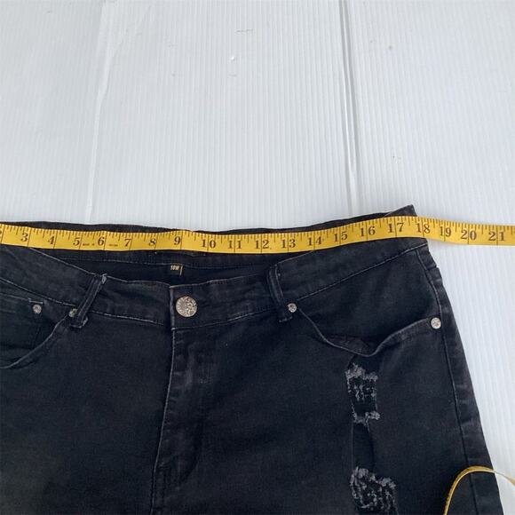 Diverso Women's Plus Size 18W Distressed Black Capri Jeans - Picture 4 of 8